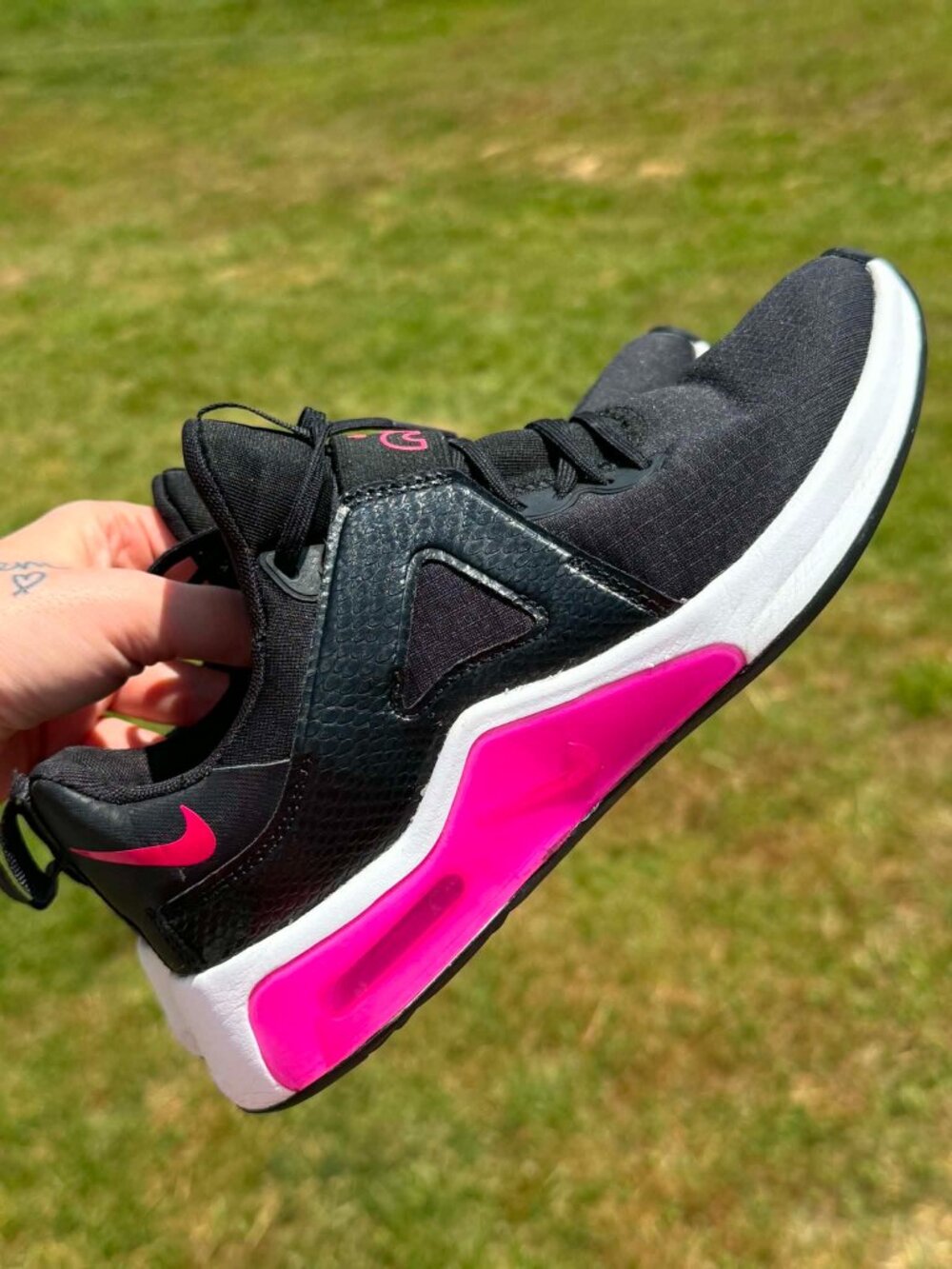 Nike Air Max Bella TR Black Pink Athleisure Gym Barbiecore Sneaker sz 6.5 3417